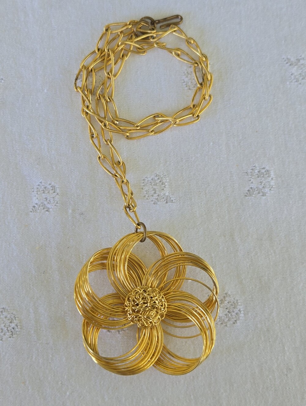 Vintage Gold Floral Loop Pendant Necklace for Women